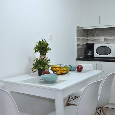 A Spacious Minimal Apatment At Chalandri เอเธนส์ ภายนอก รูปภาพ